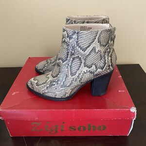 ZIGI SOHO Women's Harlan Chelsea Boot